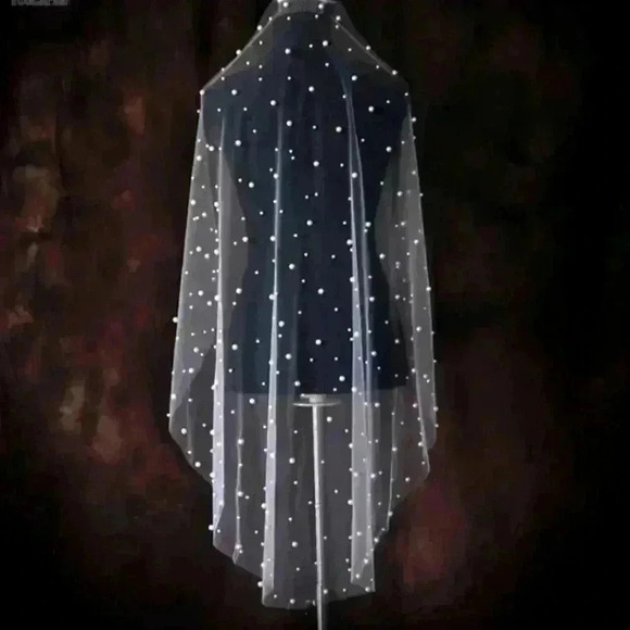 Beautiful Wedding Veil - Picture 3 of 9